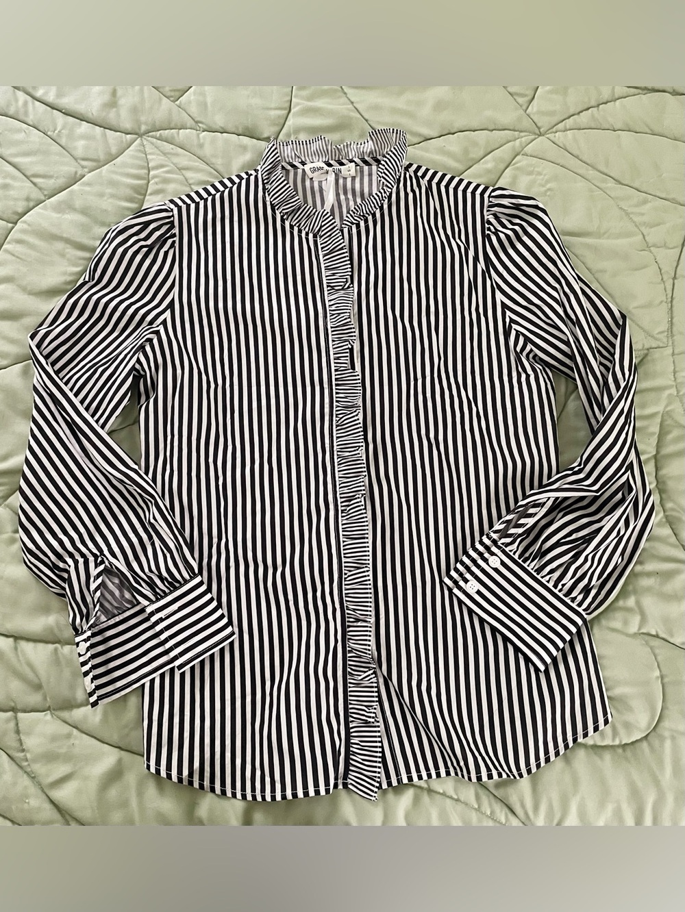 Women’s Grace Karin Black & White Vertical Stripe button down blouse shirt NWT